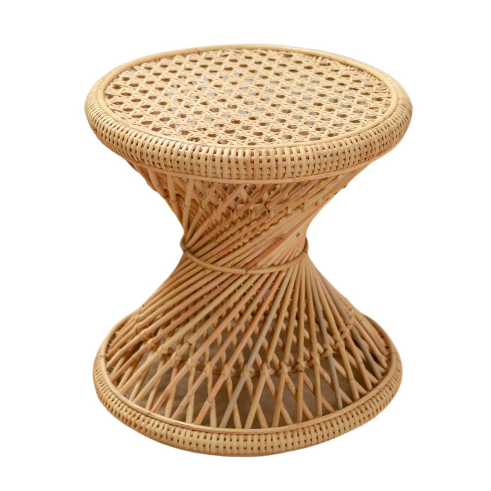 Beige rattan round side table with hourglass-shaped struts