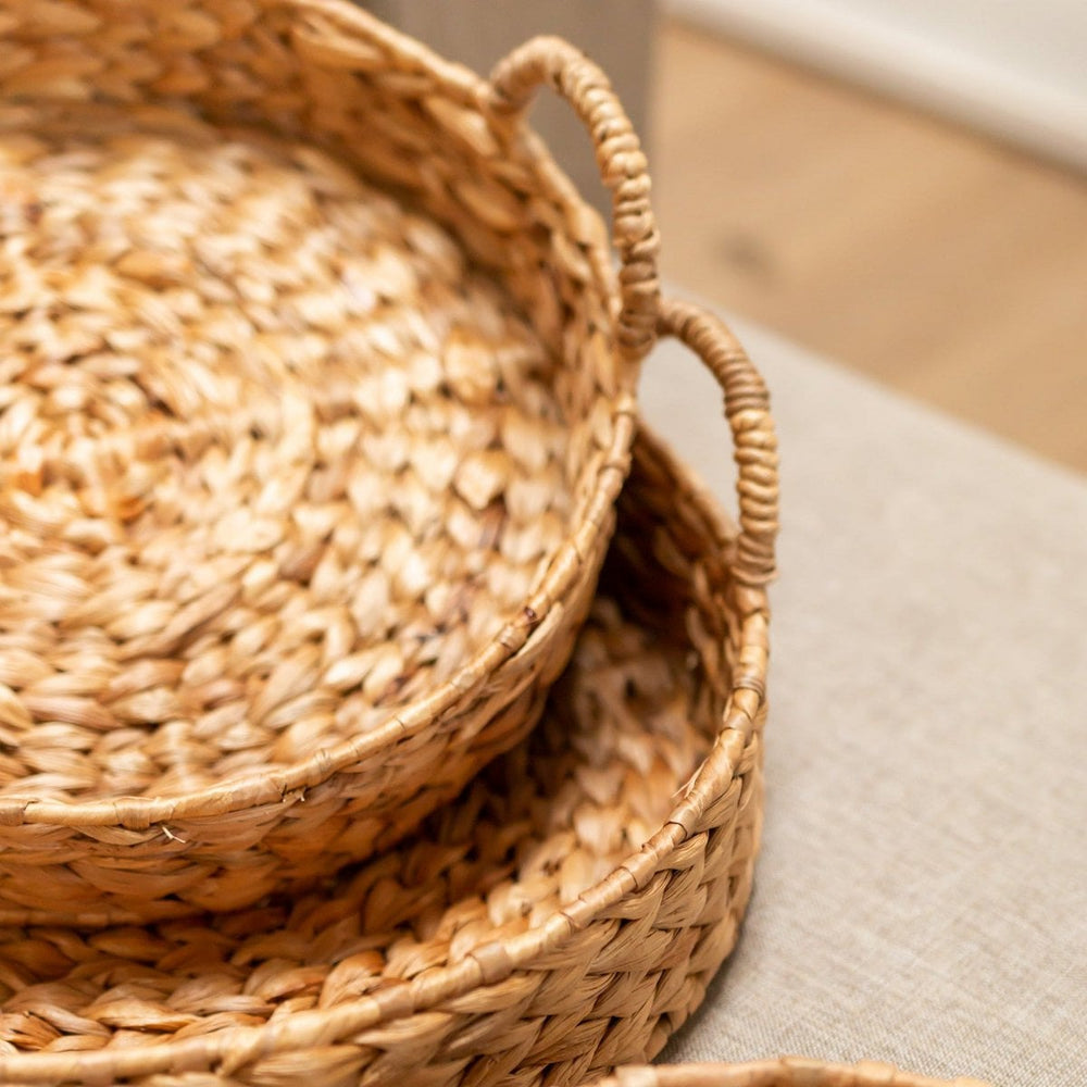 Beige woven water hyacinth tray with metal frame