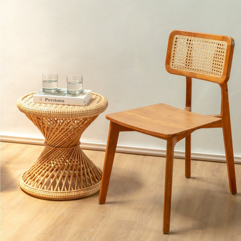 Beige rattan round side table with hourglass-shaped struts